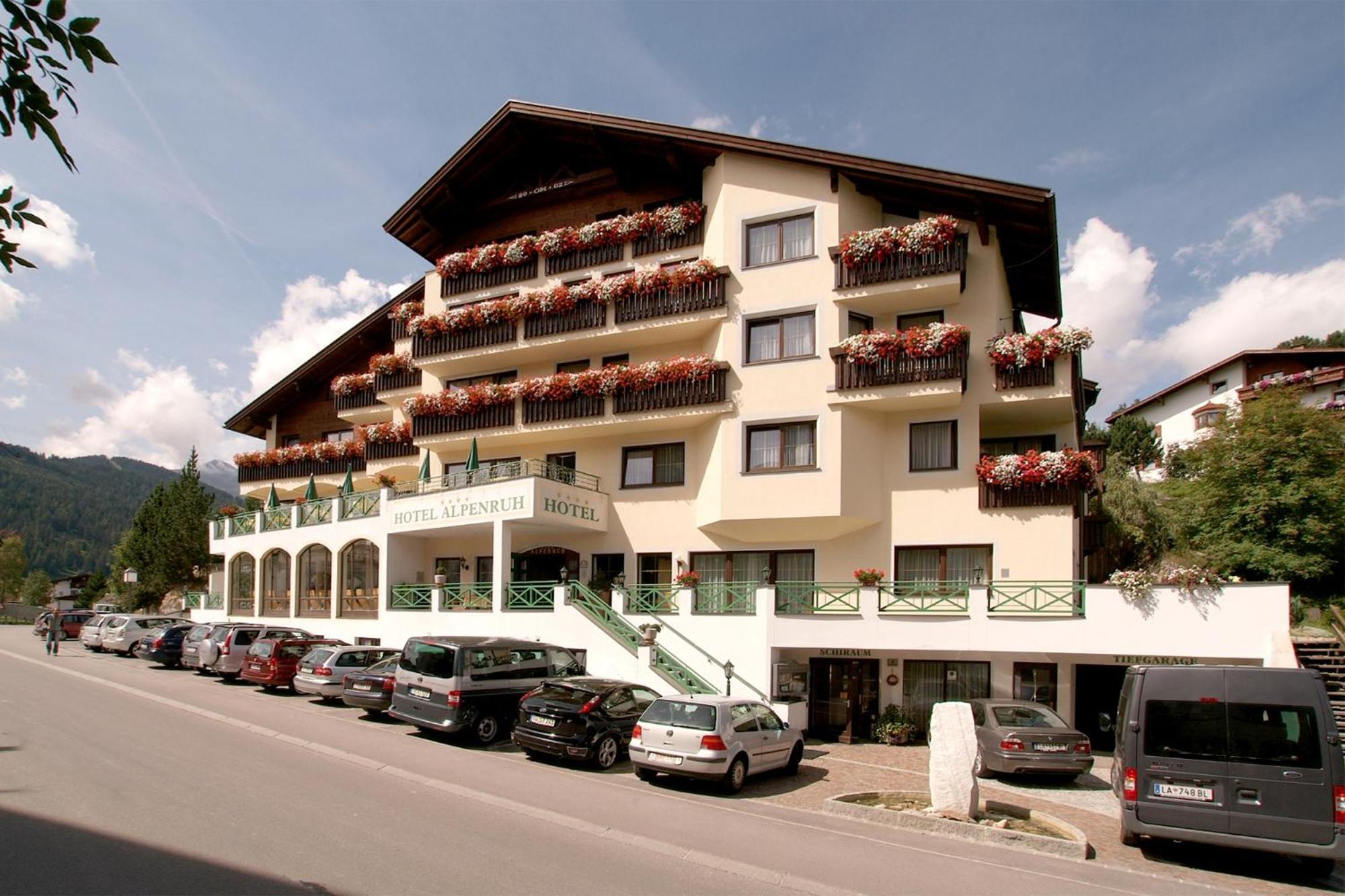 Hotel Garni Alpenruh-Micheluzzi Serfaus Exterior foto